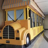 校車造型玻璃鋼售票車廣州商業綜合體特色景觀
