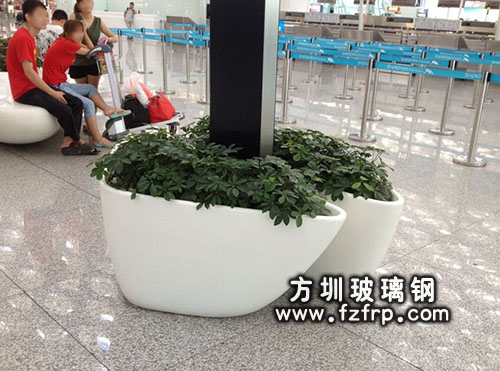 機場高鐵大廳玻璃鋼花盆