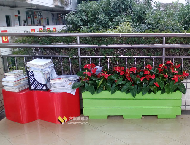 深圳福田中學仿木玻璃鋼花箱校園擺放圖