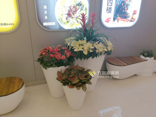 螺旋漿造型玻璃鋼花盆座椅深圳海航城商業廣場擺放圖