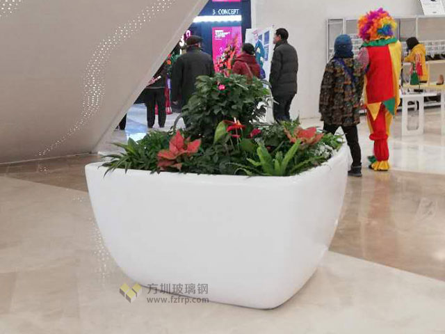 三角形玻璃鋼花盆商場電梯口位置擺放圖