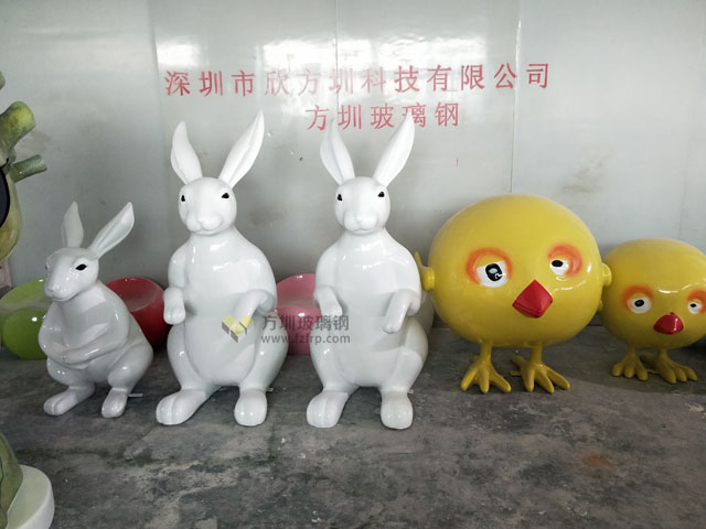 校園卡通玻璃鋼雕塑工廠生產及現場安裝圖