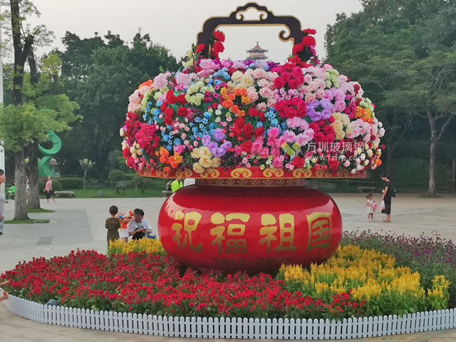 深圳廣場景觀裝置玻璃鋼國慶花壇祝福祖國