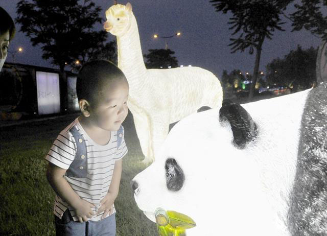 玻璃鋼發光動物雕塑美化山東濱州城市園林景觀