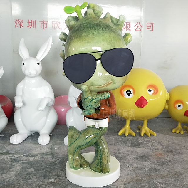 玻璃鋼樹人創意雕塑打造云南麗江古城特色小品