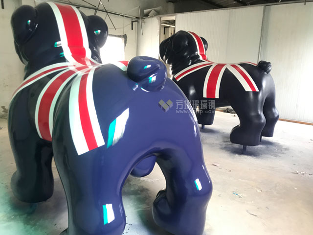 東莞商業街景觀大型玻璃鋼卡通斗牛犬雕塑