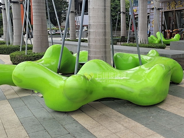 深圳歡樂海岸的景觀雕塑和創意玻璃鋼休閑座椅