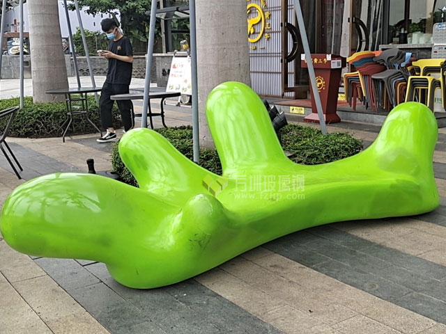 深圳歡樂海岸的景觀雕塑和創意玻璃鋼休閑座椅