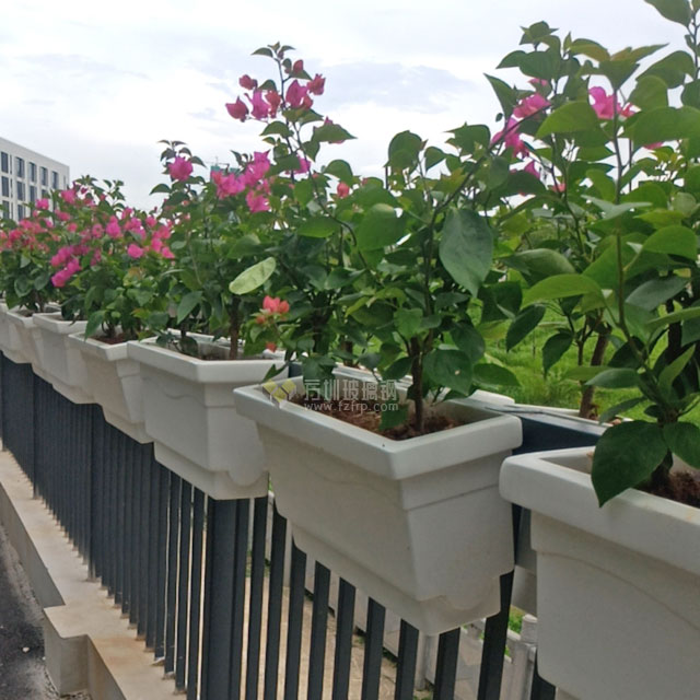 玻璃鋼護欄花盆雙懸掛提升深圳坪山園林道路景觀