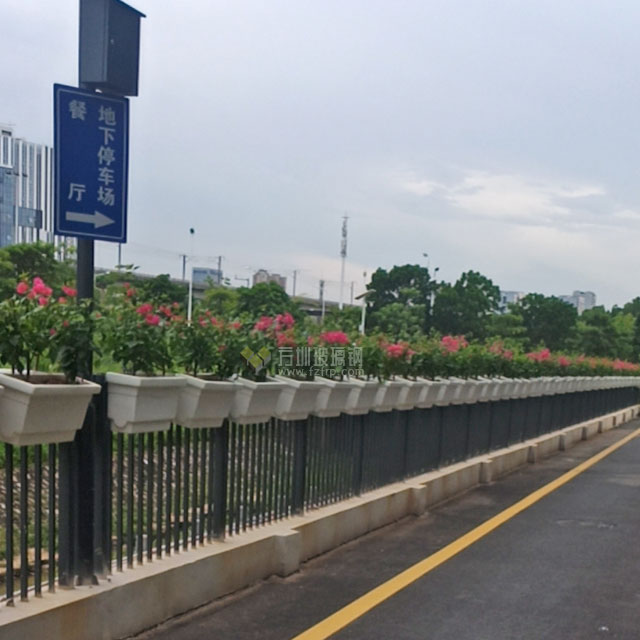 玻璃鋼護欄花盆雙懸掛提升深圳坪山園林道路景觀