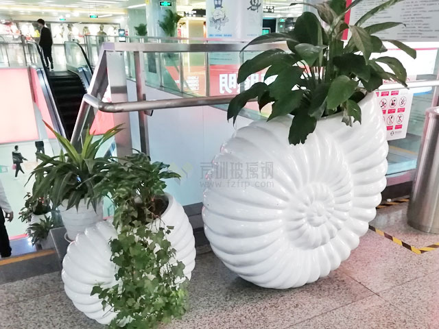 深圳北站玻璃鋼海螺花盆創意組合景觀裝飾花器