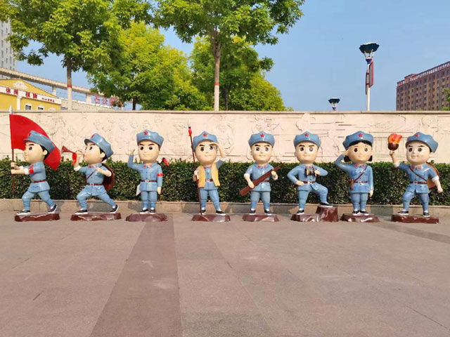 玻璃鋼卡通八路軍戰士人物雕塑造型