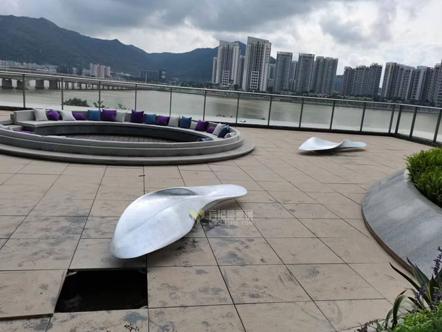 珠海玻璃鋼造型魚貼金銀箔裝飾公共藝術