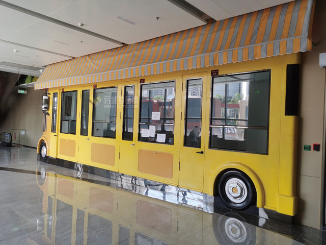 校車造型玻璃鋼售票車廣州商業綜合體特色景觀