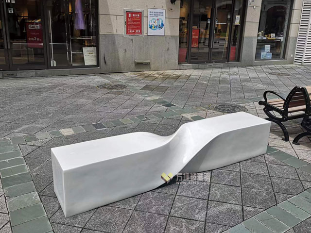 玻璃鋼異形創意休閑椅美化深圳鹽田商業街