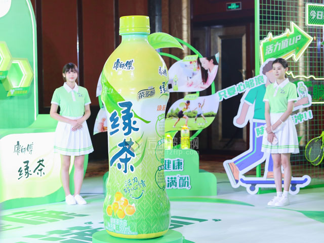玻璃鋼綠茶瓶雕塑模型為新品茶飲上海發布會站臺