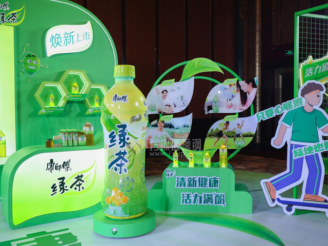 玻璃鋼綠茶瓶雕塑模型為新品茶飲上海發布會站臺